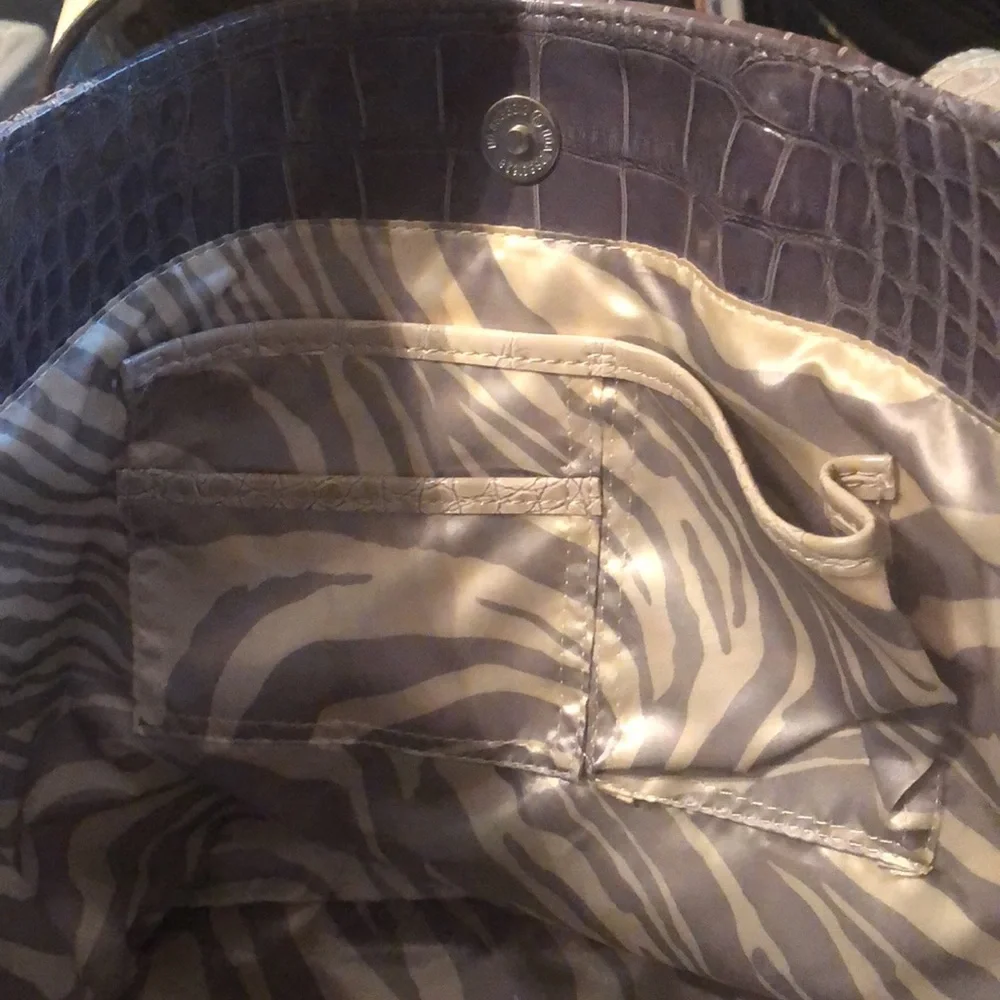 Guess - Picture 3 of 16